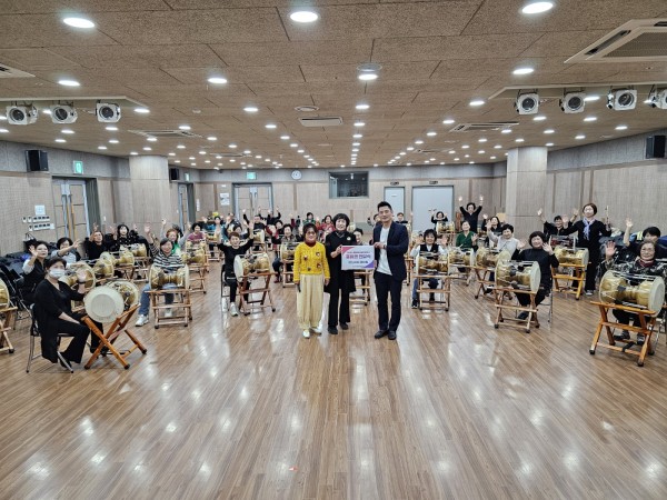[사회참여지원사업-어르신동아리]다사랑사물놀이 ＆ 난타 동아리 기부금 전달식