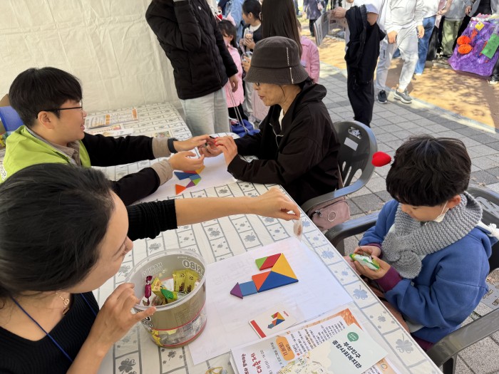 [홍보사업]감고개 마을 축제 '찾아가는 우리동네 복지관' 홍보캠페인 실시
