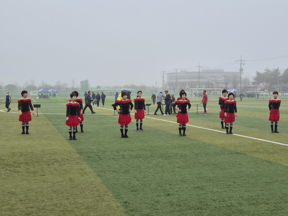 다사랑복합문화예술회관 취미여가교육 라인댄스 수강생, 제1회 한국장수축구협회 축구대회 축하공연 초청 및 공연 진행