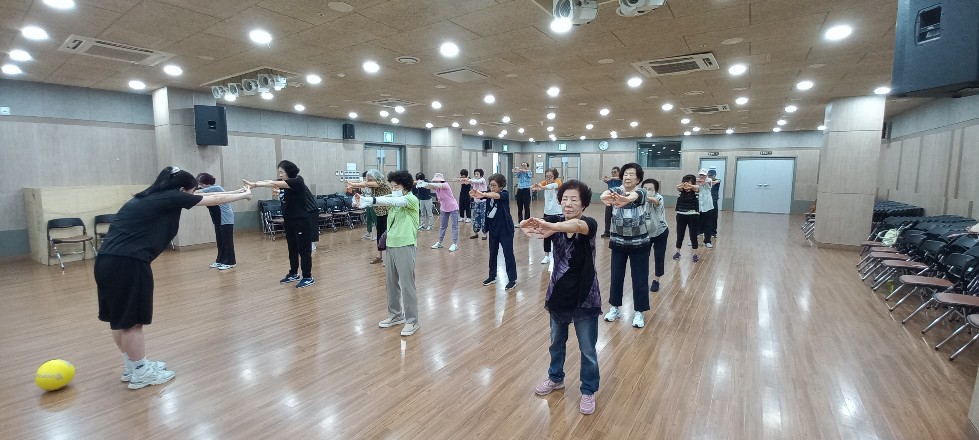 2024 어르신 배구교실 '시니어 웰빙 발리볼' 수업 개시!