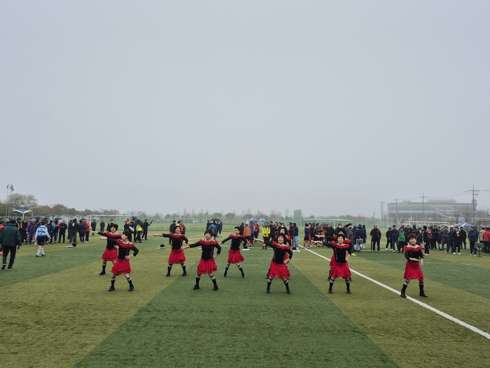 다사랑복합문화예술회관 취미여가교육 라인댄스 수강생, 제1회 한국장수축구협회 축구대회 축하공연 초청 및 공연 진행