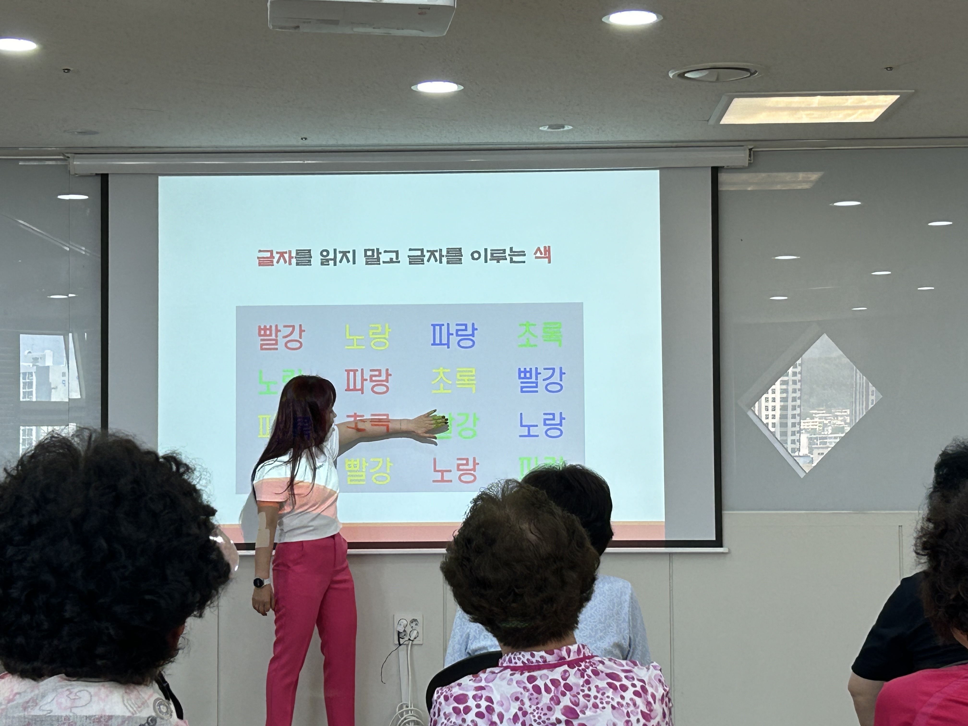 [4월] 선배시민자원봉사단 '총명전파단' 전문교육 1회기