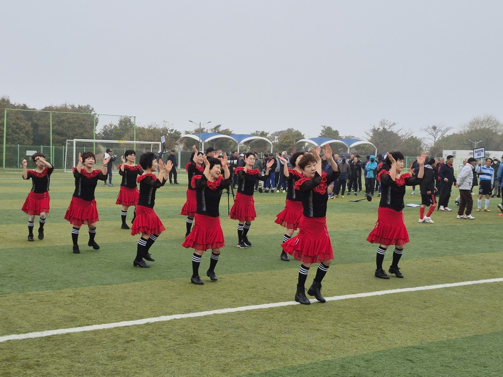 다사랑복합문화예술회관 취미여가교육 라인댄스 수강생, 제1회 한국장수축구협회 축구대회 축하공연 초청 및 공연 진행